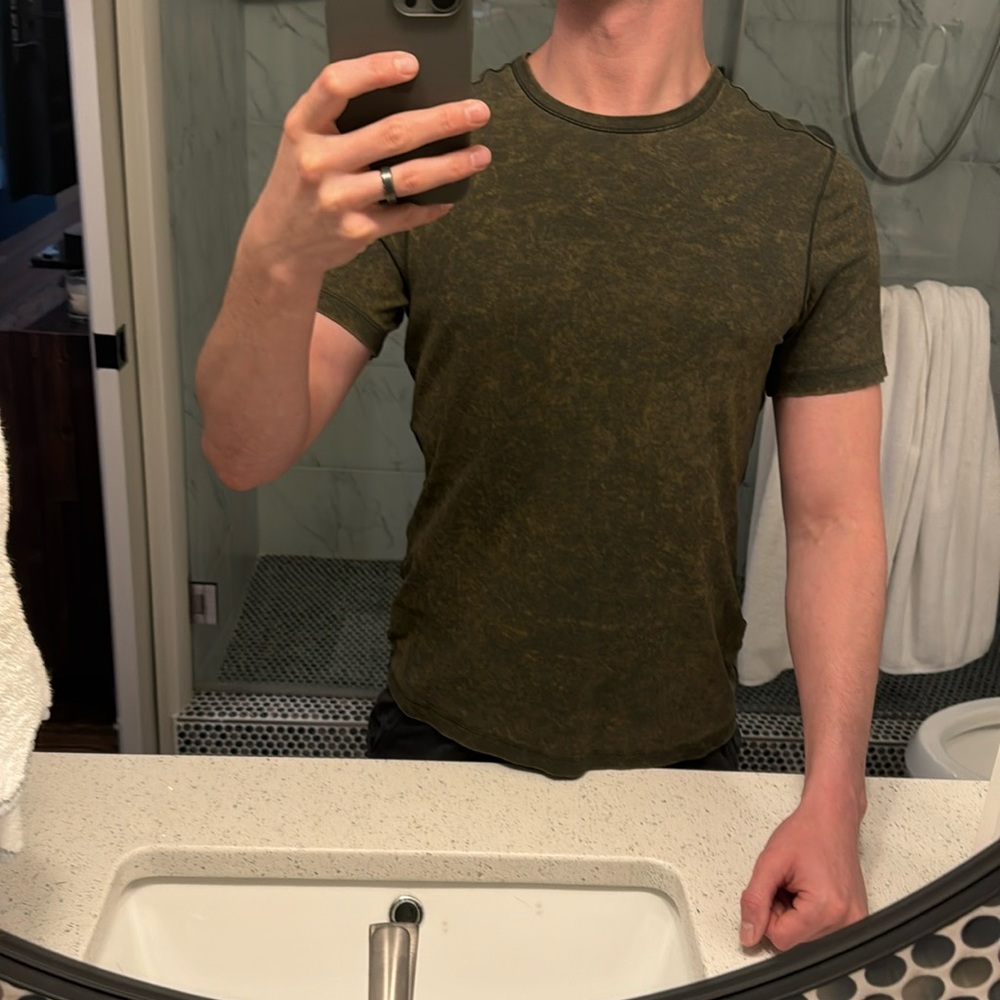 Lululemon atheltica shirt